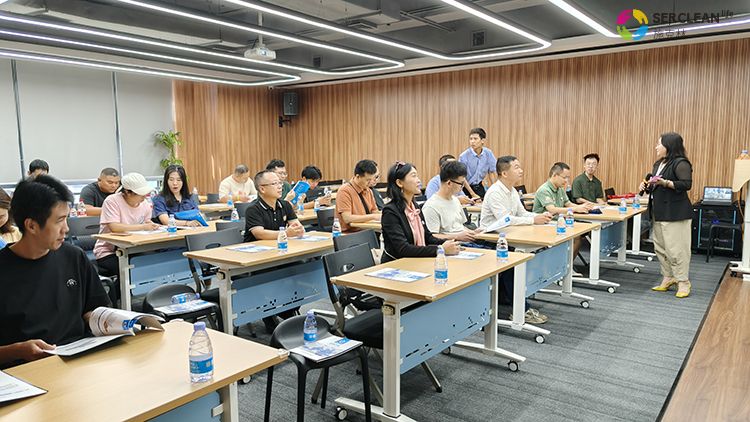 广东省工业和信息化厅2025
年高端装备制造产业集群培育专题研修班一行到访深圳市兴业卓辉实业有限公司开展参观学习活动