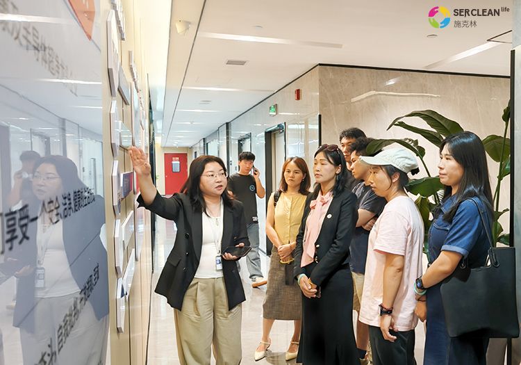 广东省工业和信息化厅2025
年高端装备制造产业集群培育专题研修班一行到访深圳市兴业卓辉实业有限公司开展参观学习活动