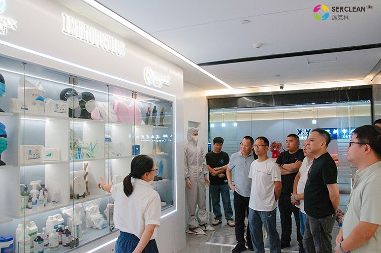 广东省工业和信息化厅2025
年高端装备制造产业集群培育专题研修班一行到访深圳市兴业卓辉实业有限公司开展参观学习活动