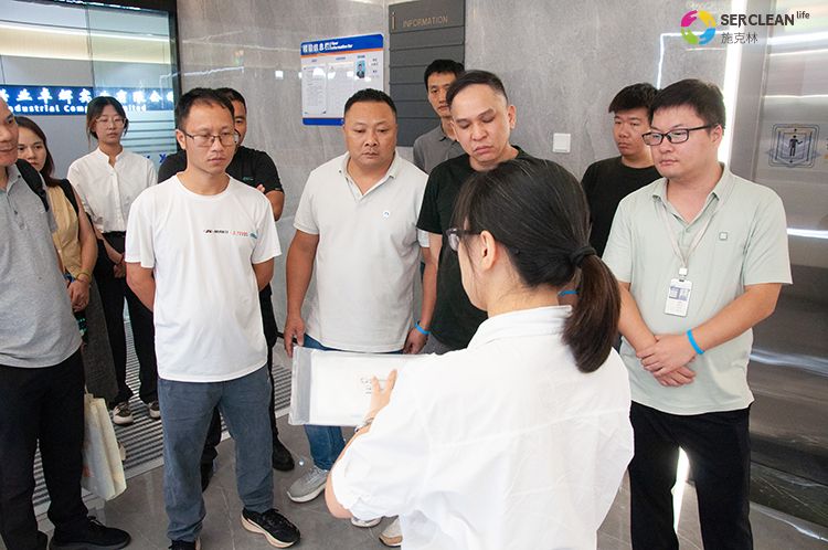 广东省工业和信息化厅2025
年高端装备制造产业集群培育专题研修班一行到访深圳市兴业卓辉实业有限公司开展参观学习活动
