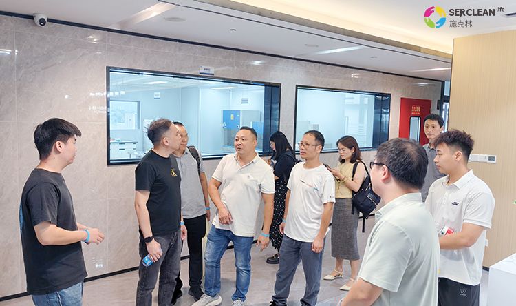 广东省工业和信息化厅2025
年高端装备制造产业集群培育专题研修班一行到访深圳市兴业卓辉实业有限公司开展参观学习活动