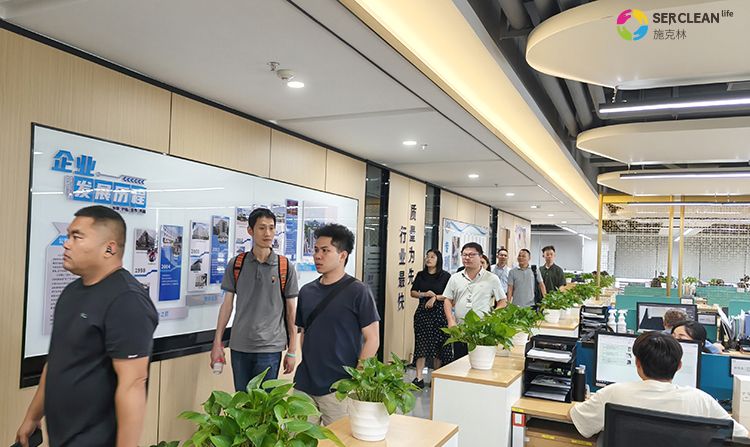 广东省工业和信息化厅2025
年高端装备制造产业集群培育专题研修班一行到访深圳市兴业卓辉实业有限公司开展参观学习活动