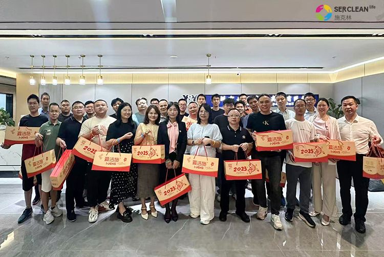 广东省工业和信息化厅2025
年高端装备制造产业集群培育专题研修班一行到访深圳市兴业卓辉实业有限公司开展参观学习活动