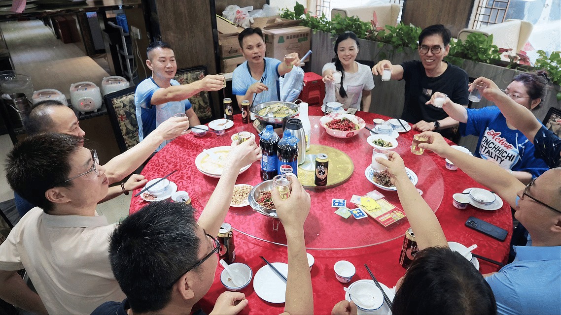 深河羽毛球友谊赛赛后聚餐 深河羽毛球友谊赛赛后聚餐