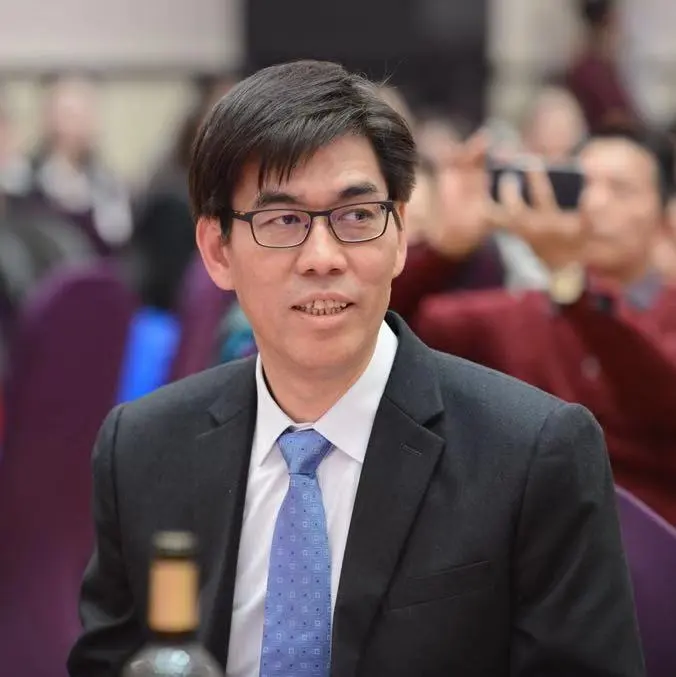 暨南大学2010级EMBA校友，暨南大学深圳校友会会长，现任深圳市兴业卓辉实业有限公司董事长